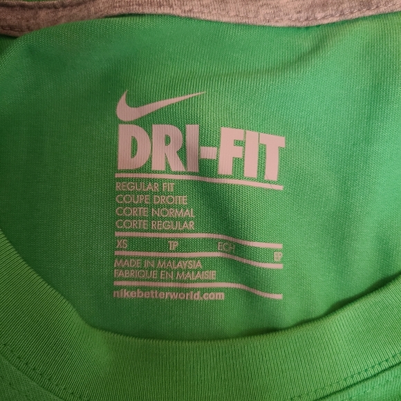 Nike Green Just Do It (XS) Graphic Tee - Picture 5 of 6